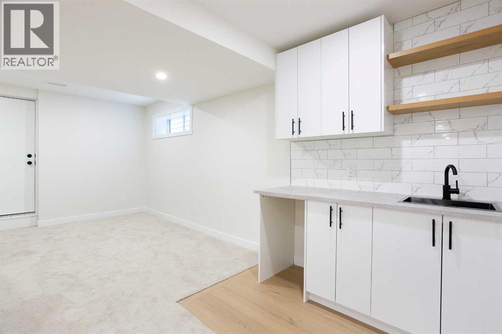 Single Family House for Sale in  Hawkwood Crescent NW Hawkwood Calgary 