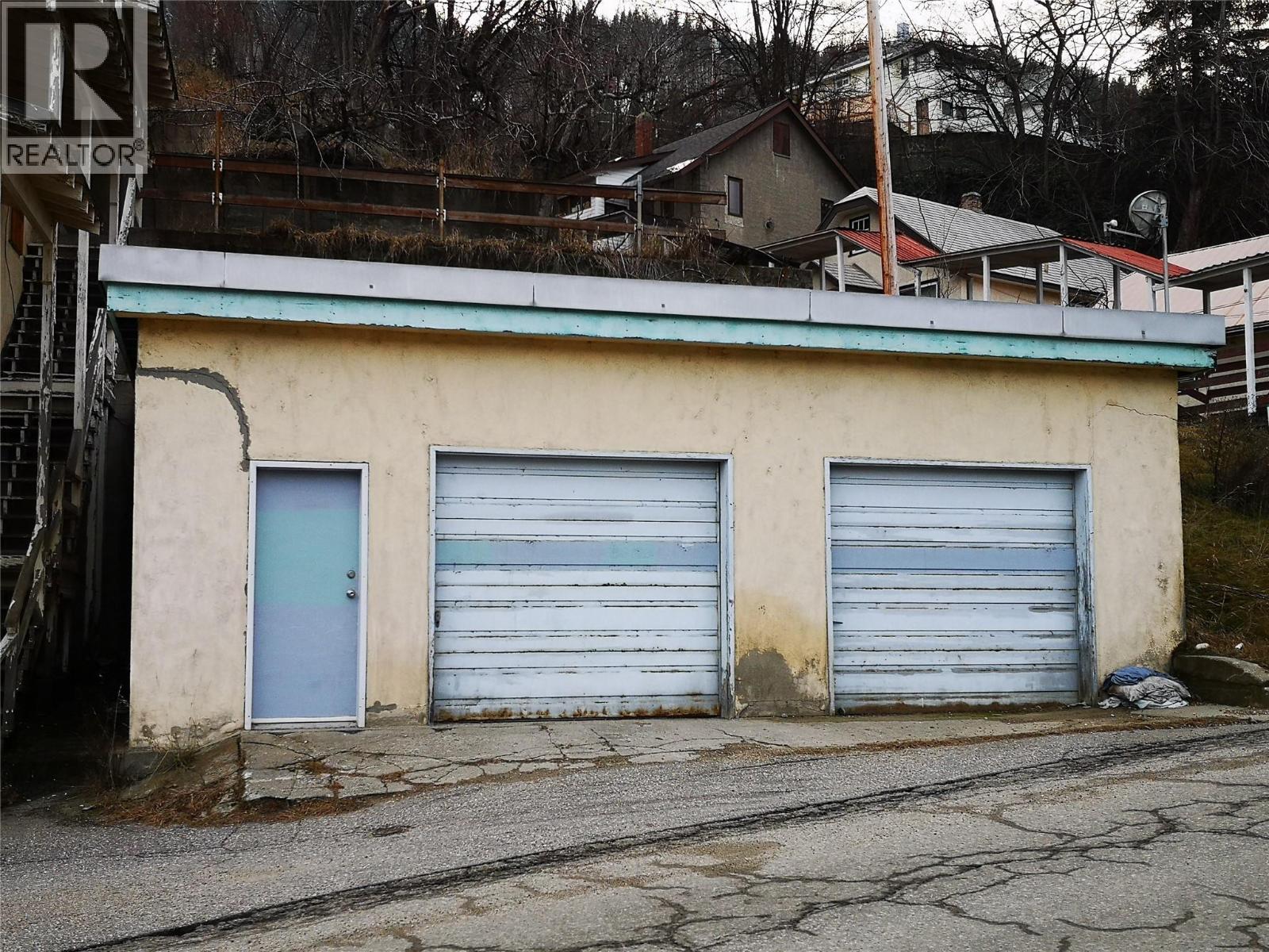 920 Glover Road, Trail