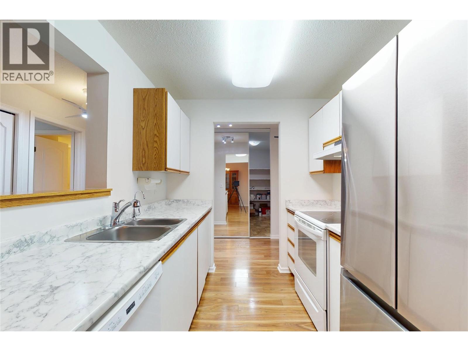 201 780 Houghton Road, Kelowna