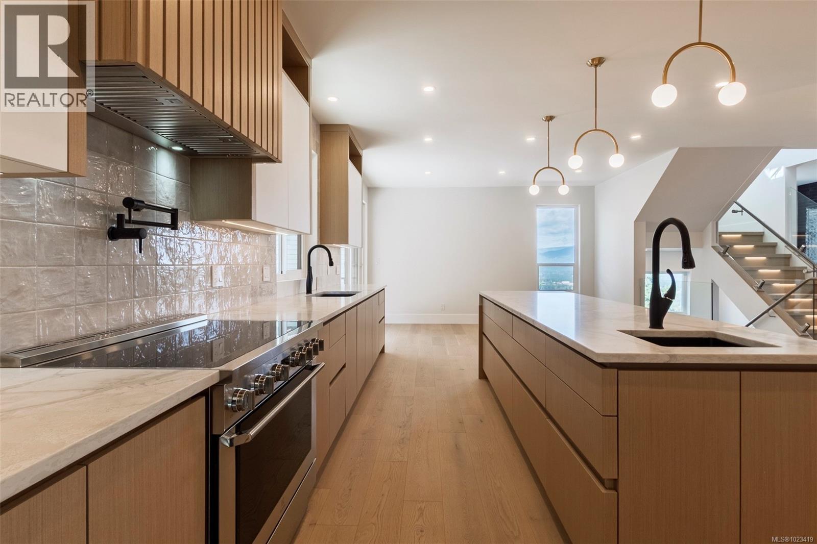 1272 KINGSVIEW RD - 14