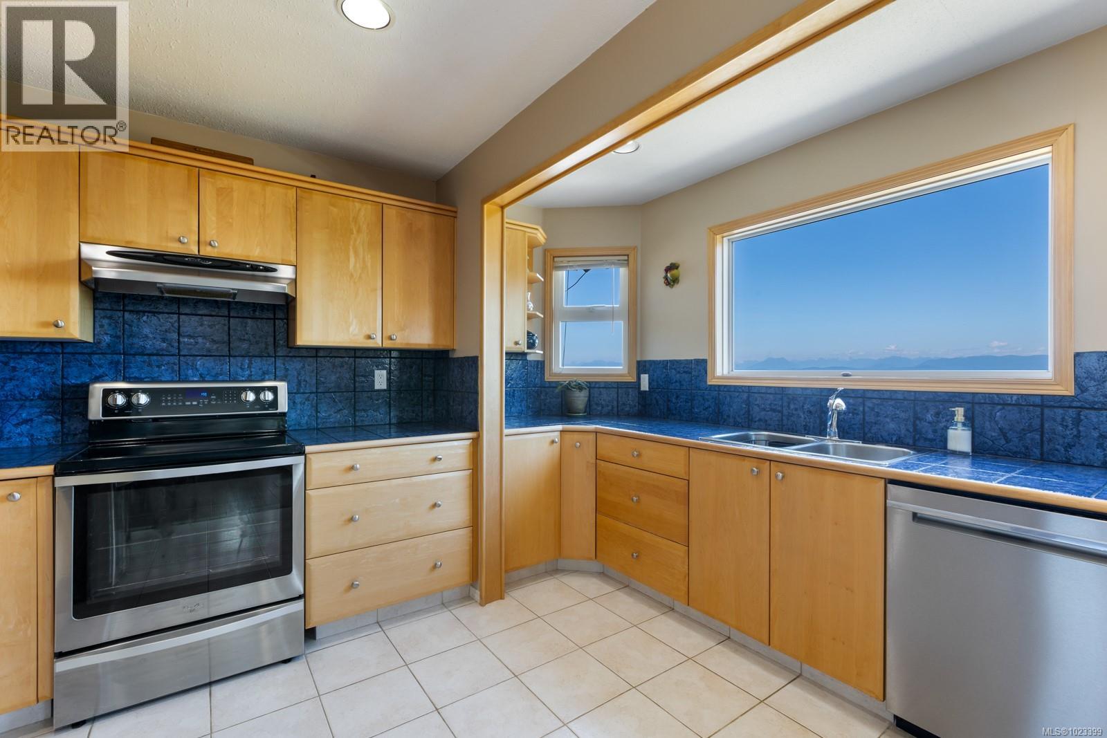 6348 Eagles Dr, Courtenay