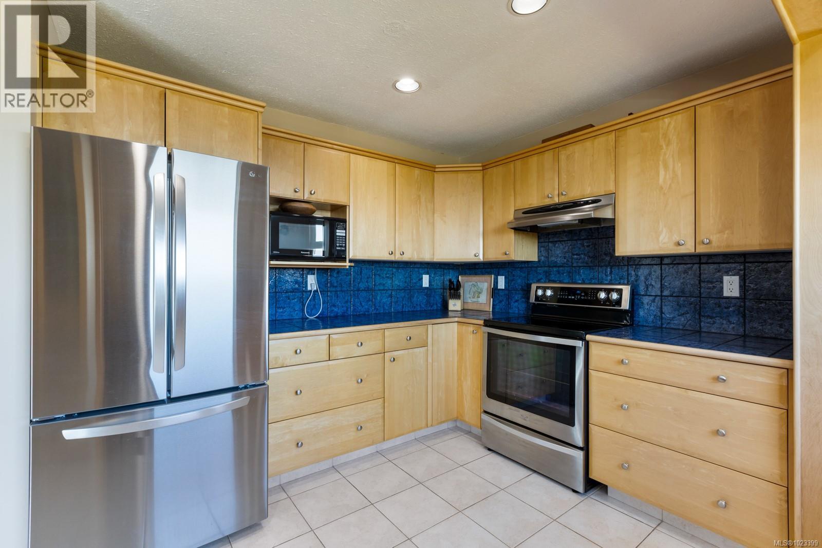 6348 Eagles Dr, Courtenay