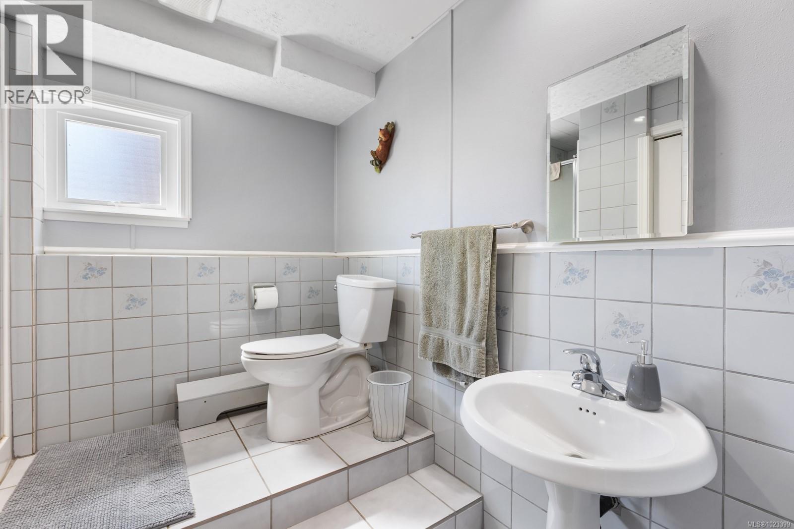 6348 Eagles Dr, Courtenay