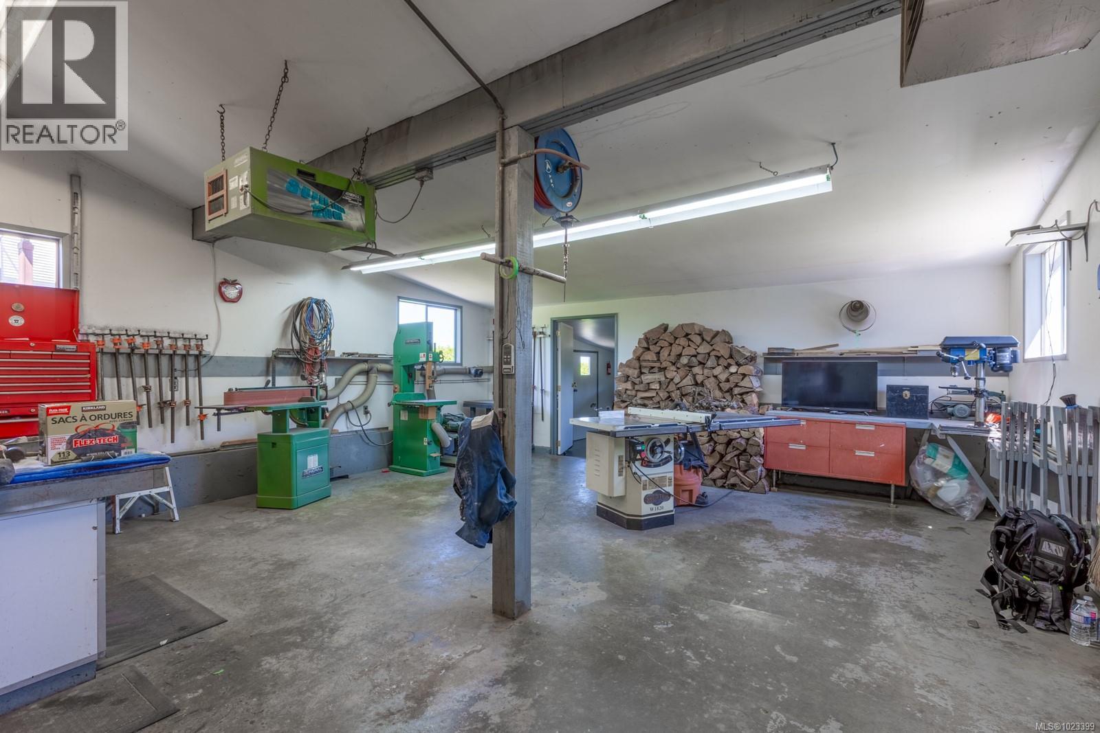 6348 Eagles Dr, Courtenay