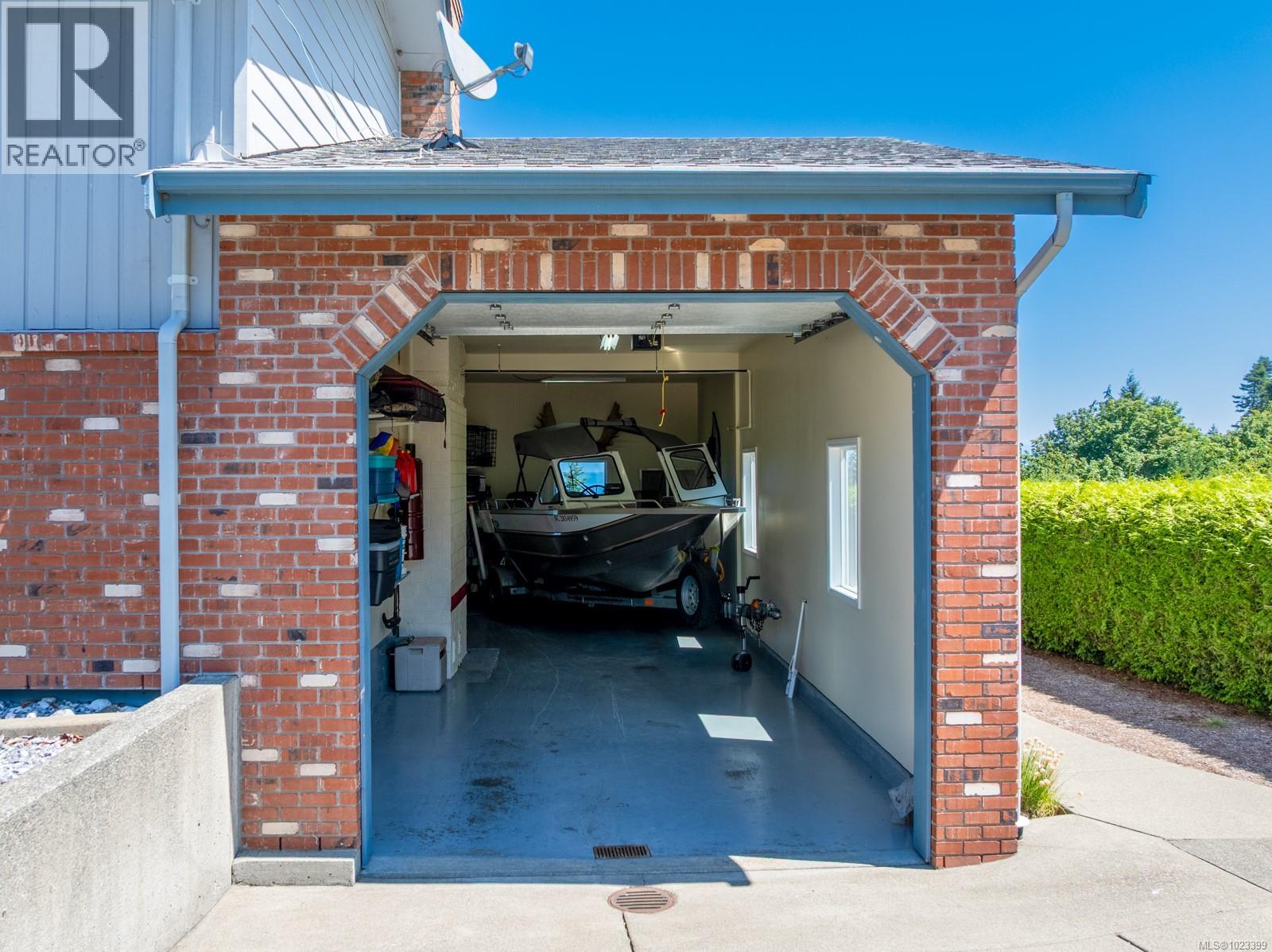 6348 Eagles Dr, Courtenay