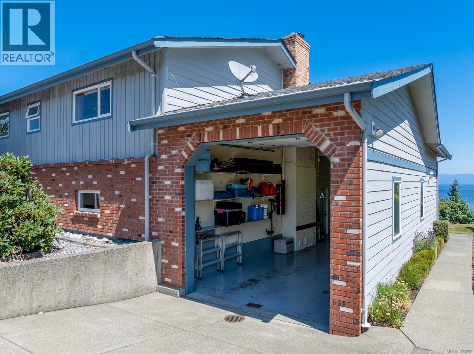 6348 Eagles Dr, Courtenay