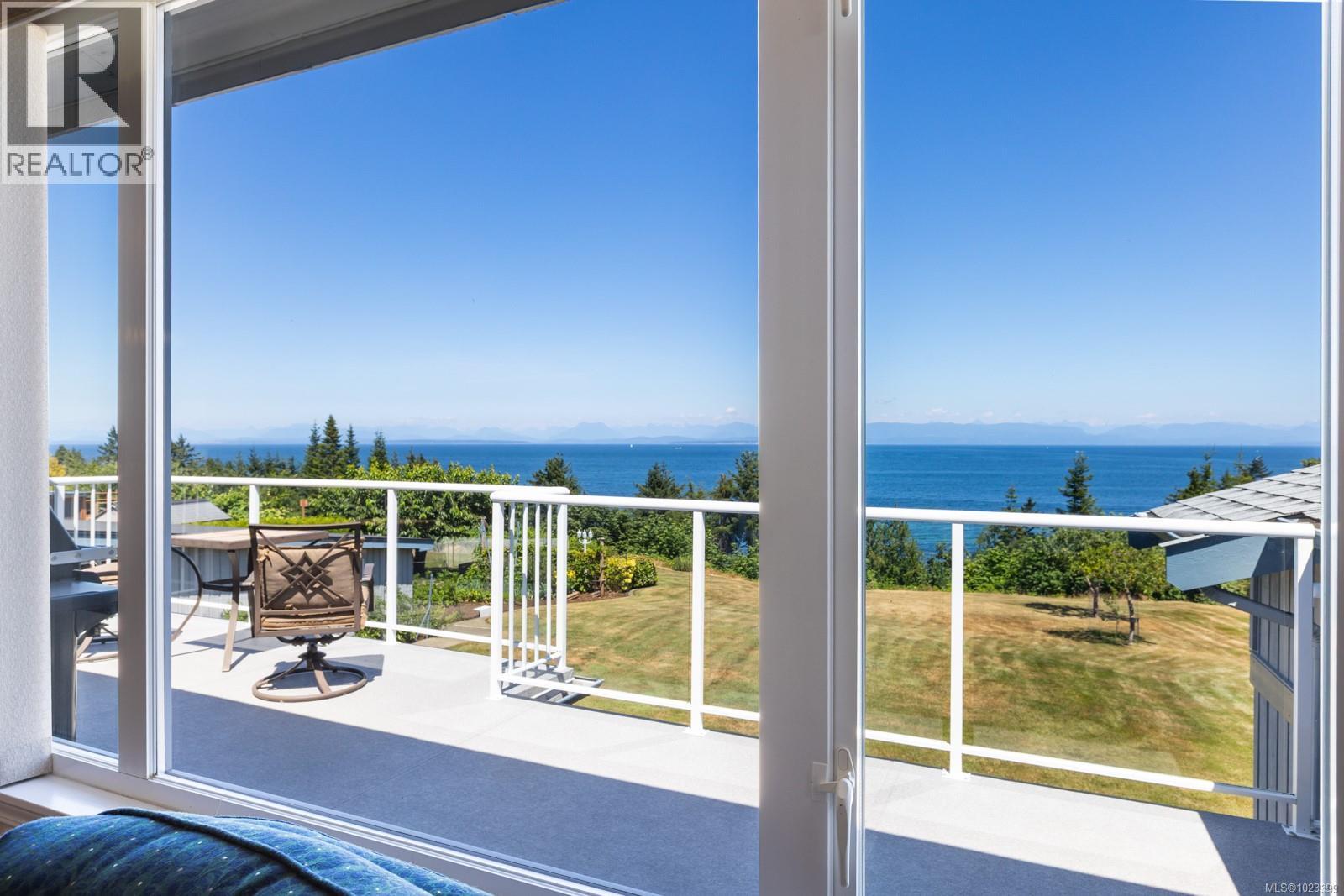 6348 Eagles Dr, Courtenay