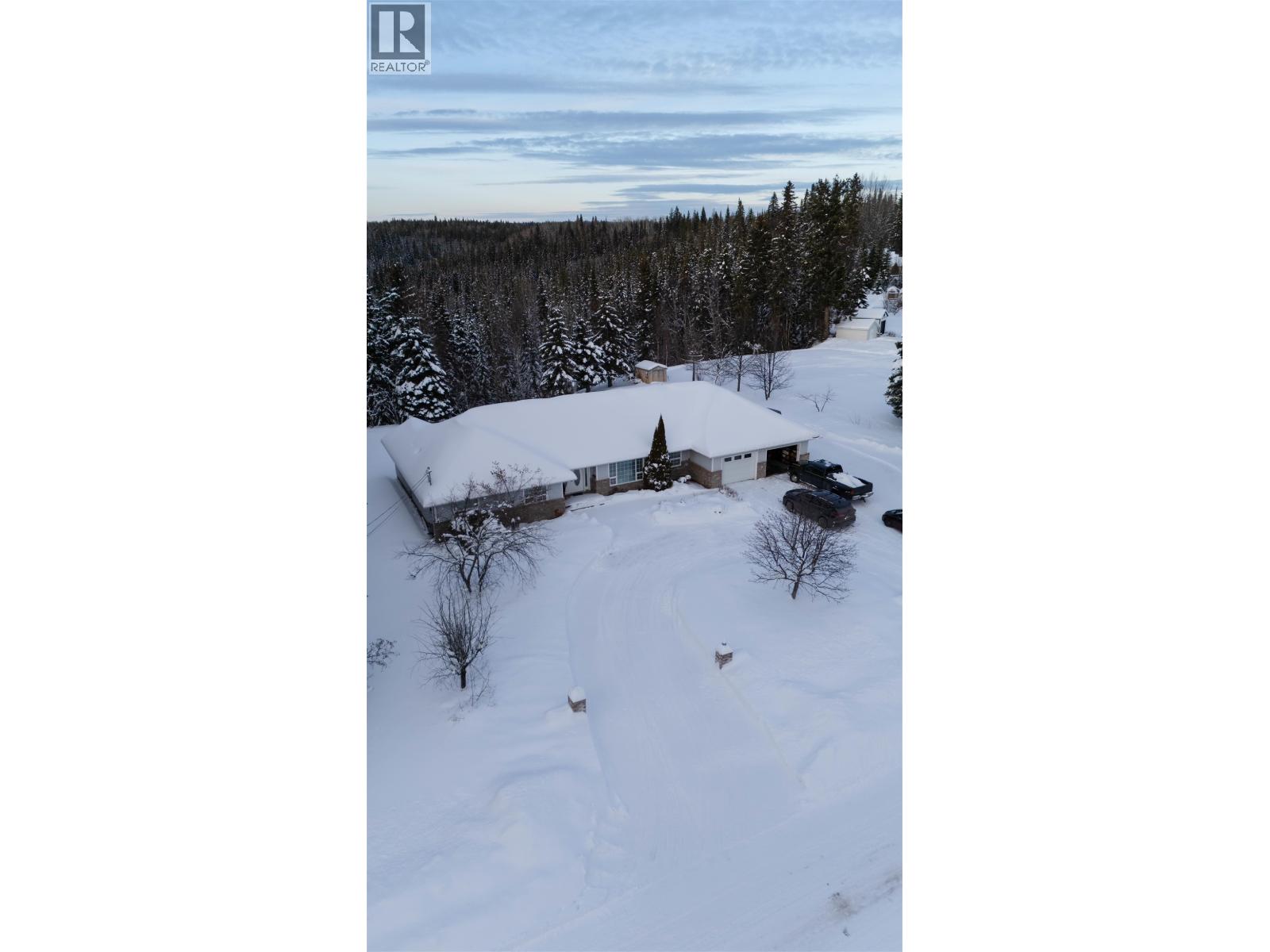 6843 VALLEYVIEW DRIVE - 1