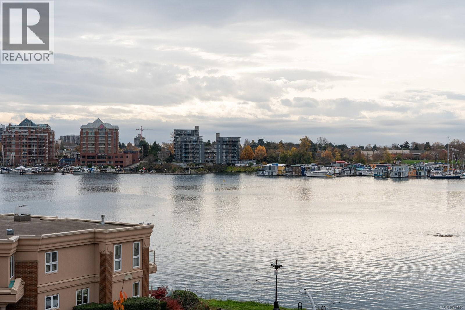 418 10 Paul Kane Place, Victoria