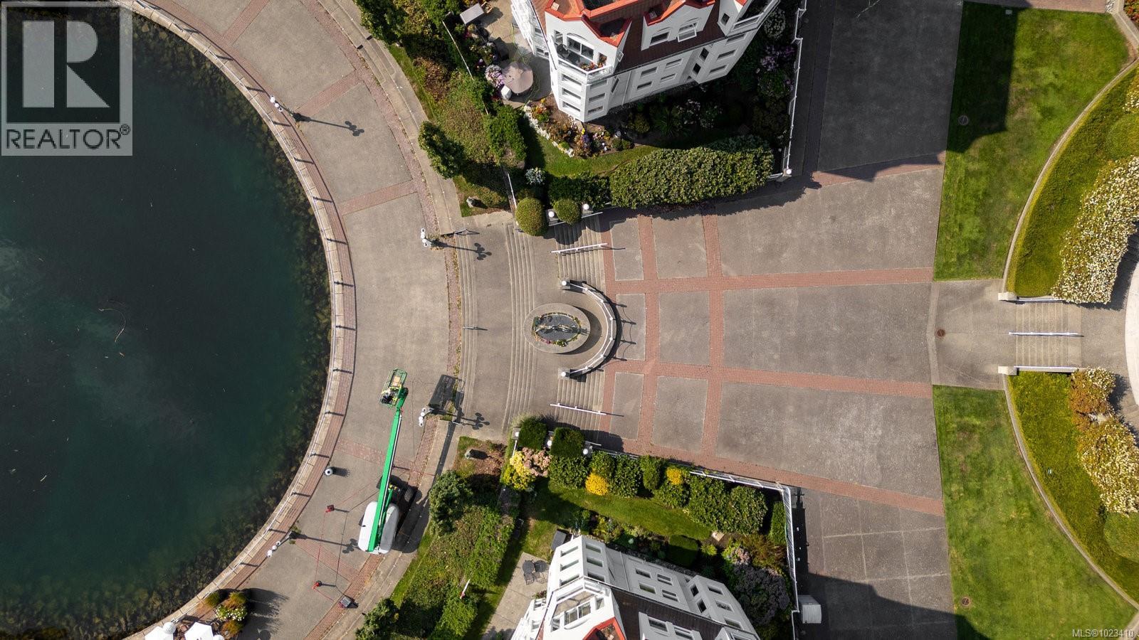 418 10 Paul Kane Place, Victoria