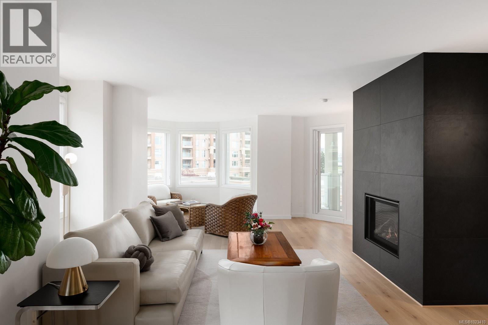 418 10 Paul Kane Place, Victoria