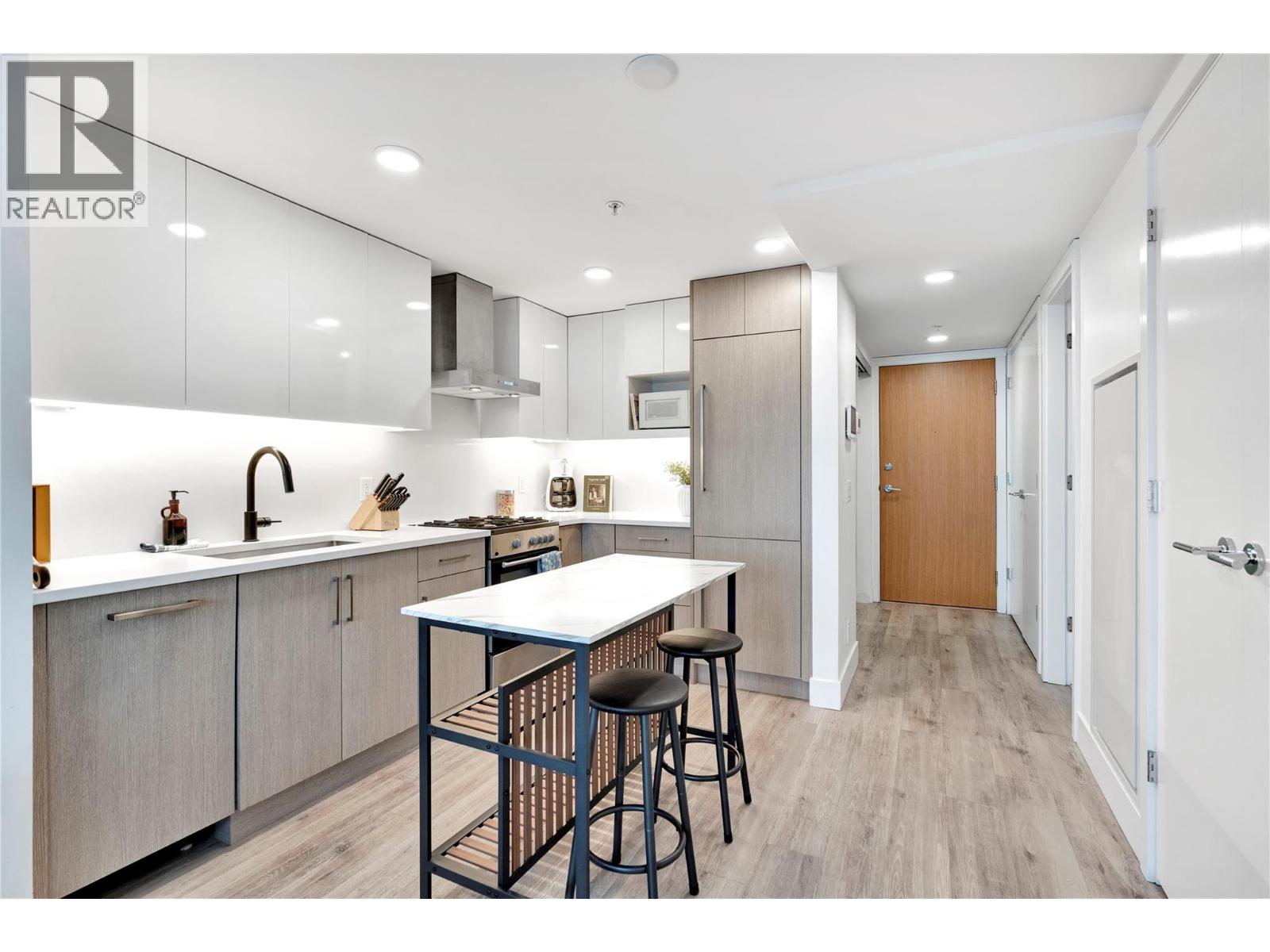 703 1588 Ellis Street, Kelowna