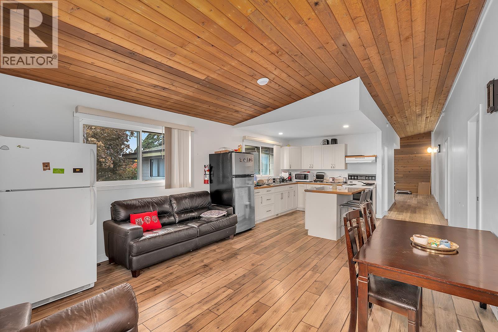  154 Applebrooke Crescent, Kelowna