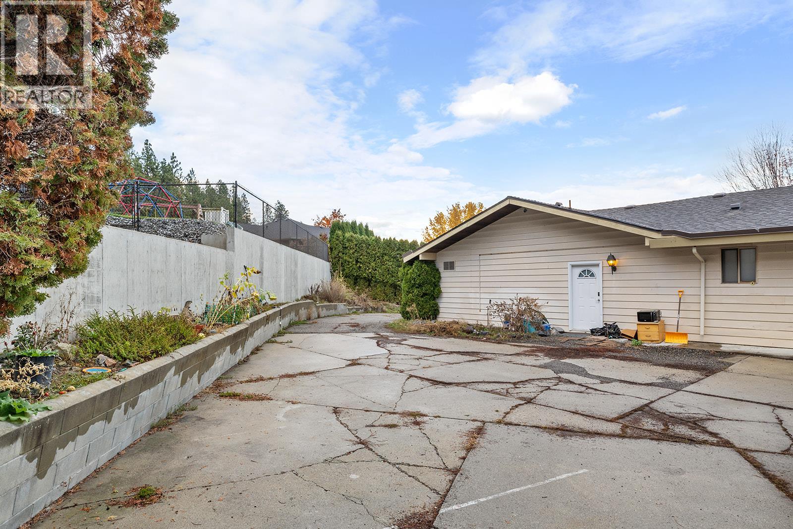  154 Applebrooke Crescent, Kelowna