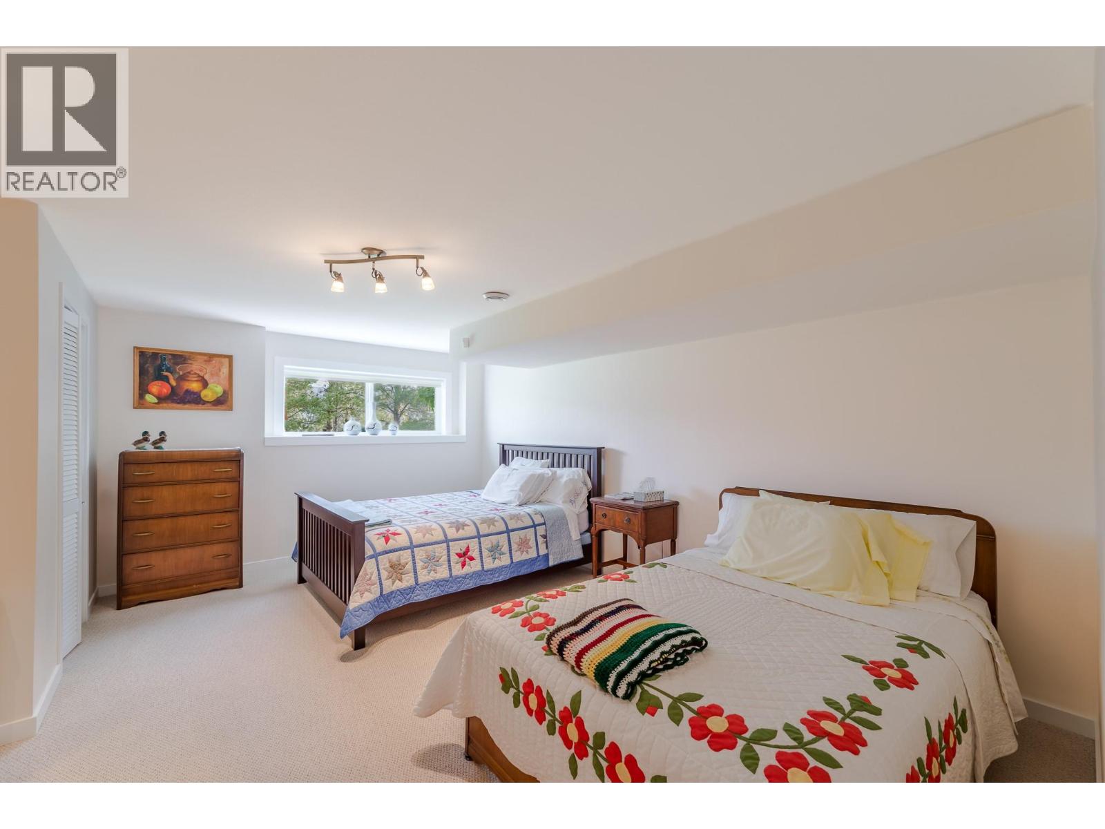  101 Knippelberg Road, Oliver