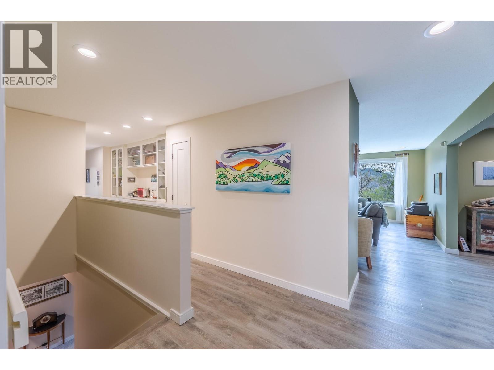  101 Knippelberg Road, Oliver