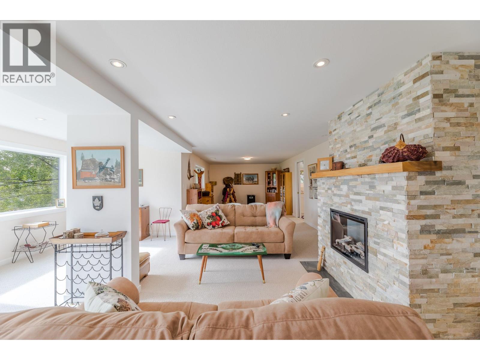  101 Knippelberg Road, Oliver