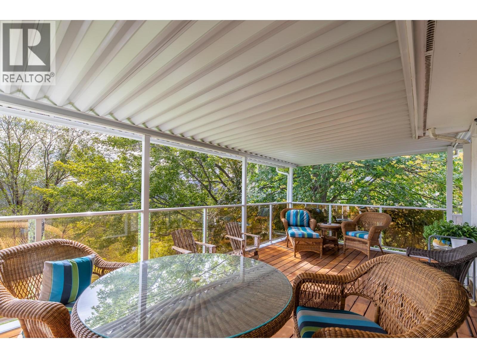  101 Knippelberg Road, Oliver