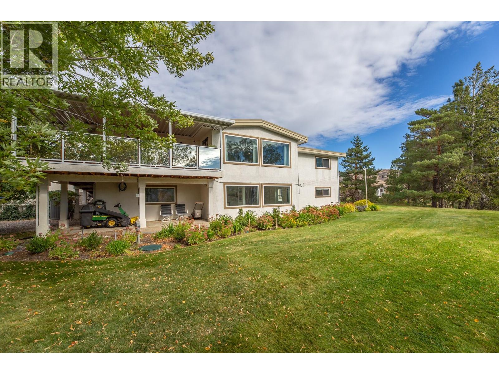  101 Knippelberg Road, Oliver