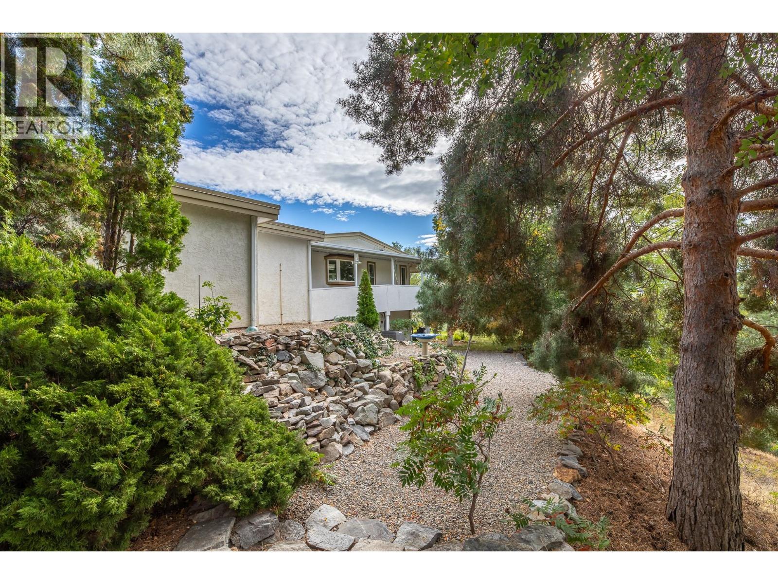  101 Knippelberg Road, Oliver