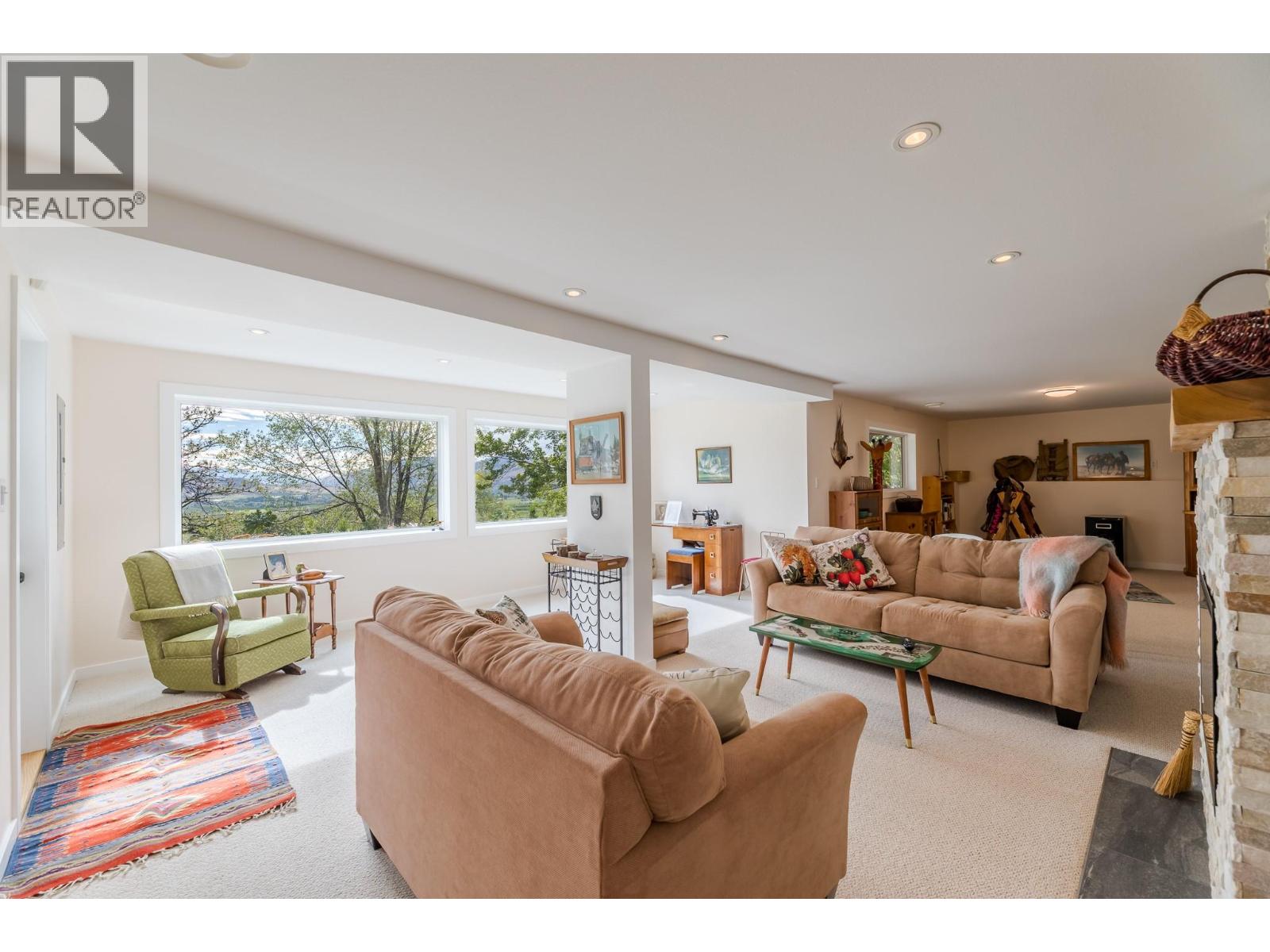  101 Knippelberg Road, Oliver