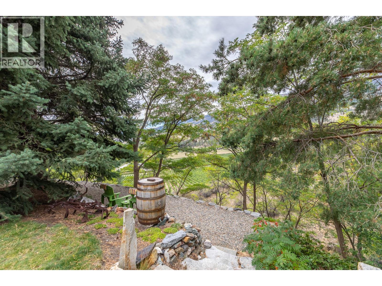  101 Knippelberg Road, Oliver