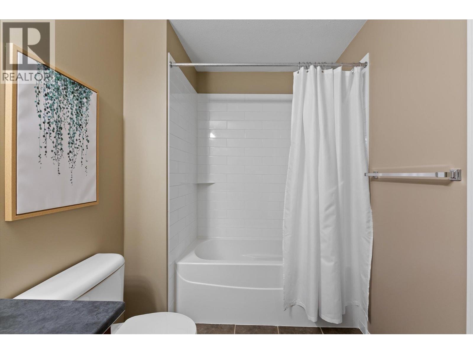 1317 1875 Country Club Drive, Kelowna