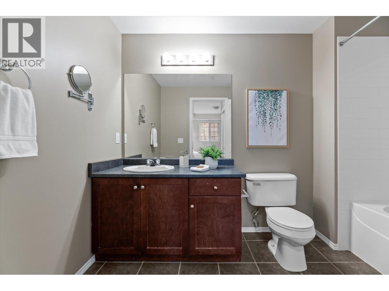 1317 1875 Country Club Drive, Kelowna