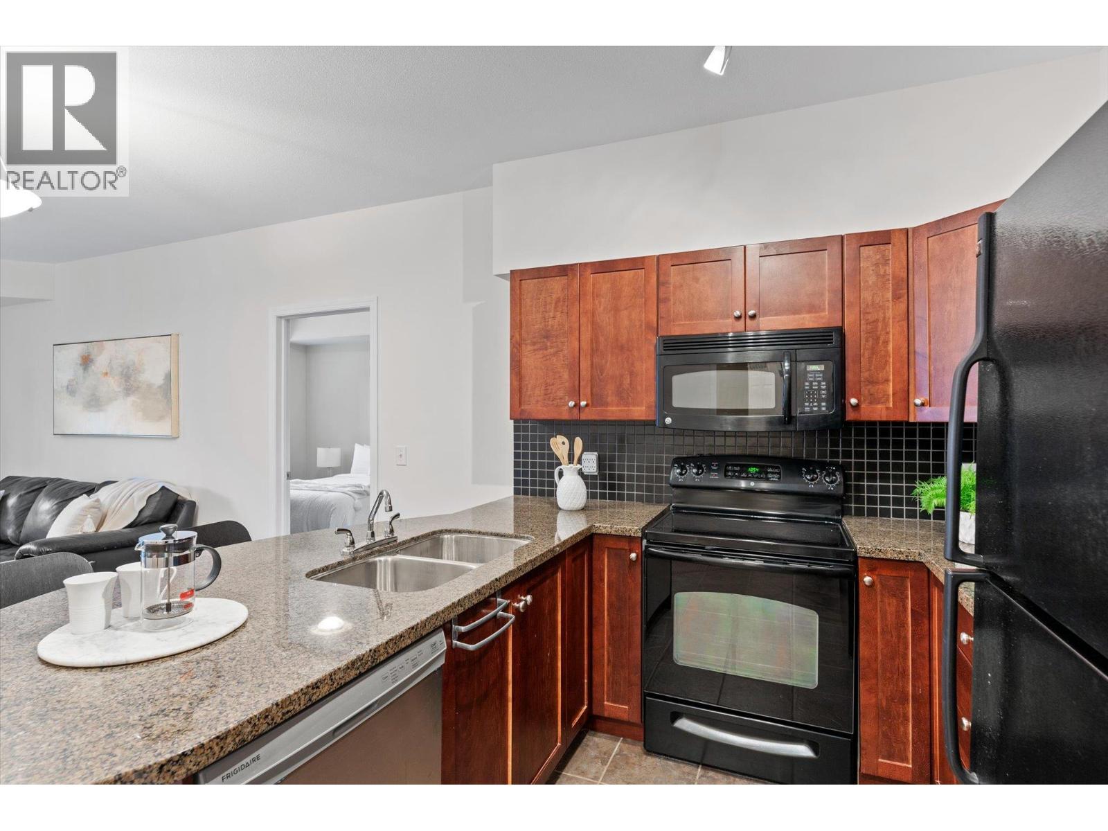 1317 1875 Country Club Drive, Kelowna