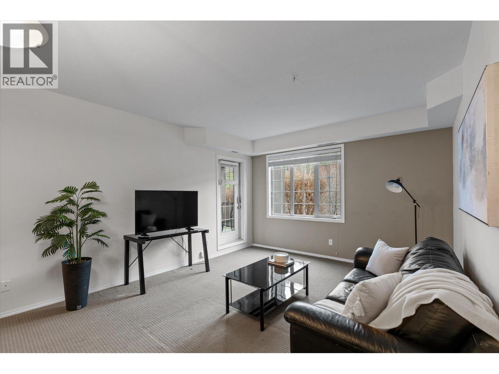 1317 1875 Country Club Drive, Kelowna