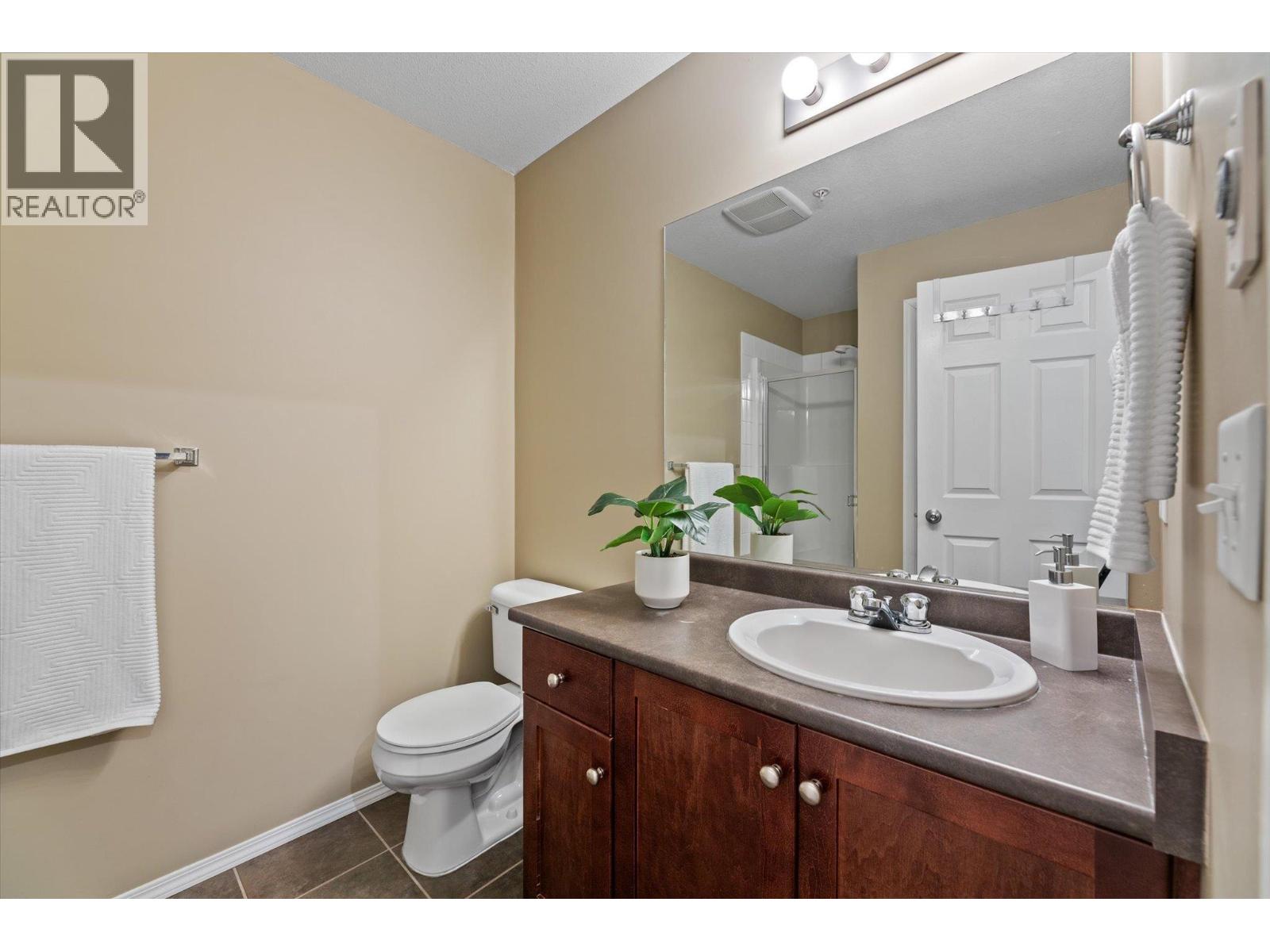 1317 1875 Country Club Drive, Kelowna