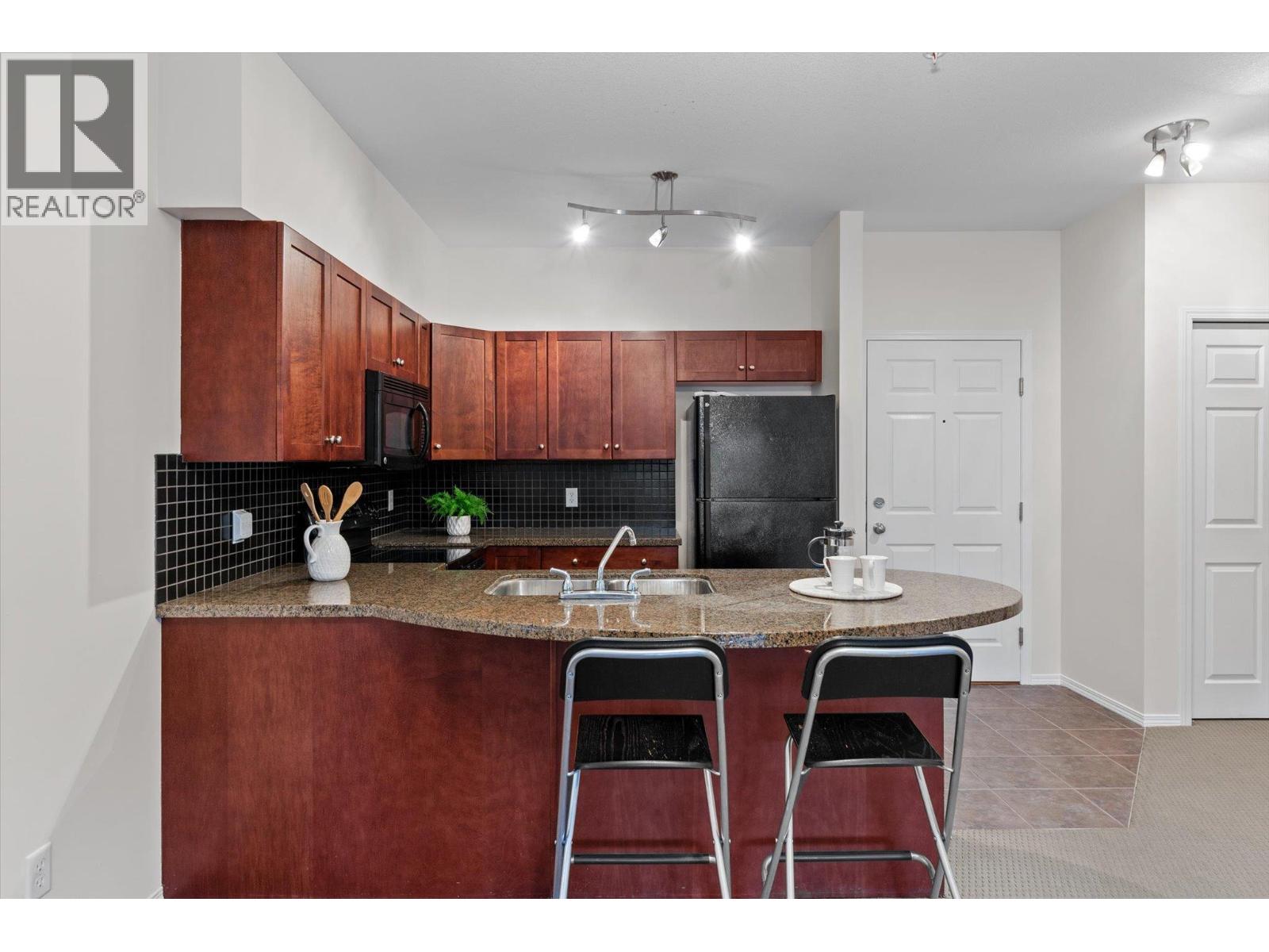 1317 1875 Country Club Drive, Kelowna