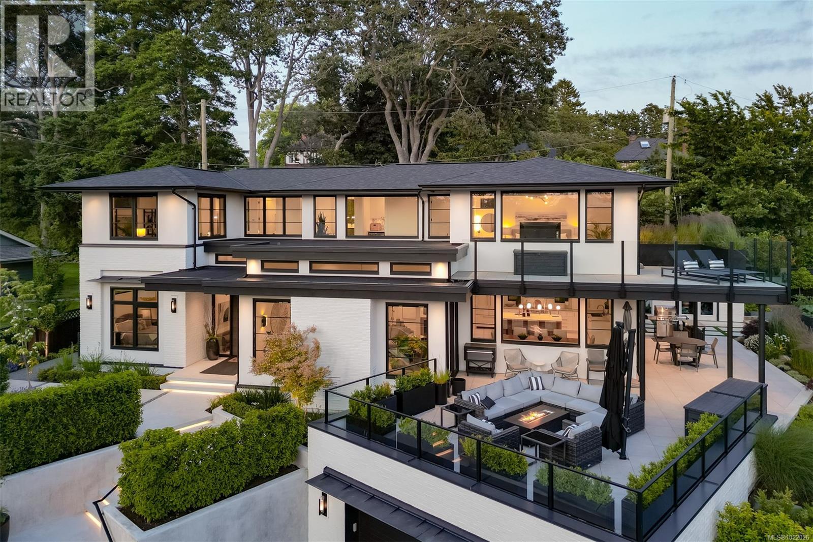  717 Robleda Crescent, Victoria