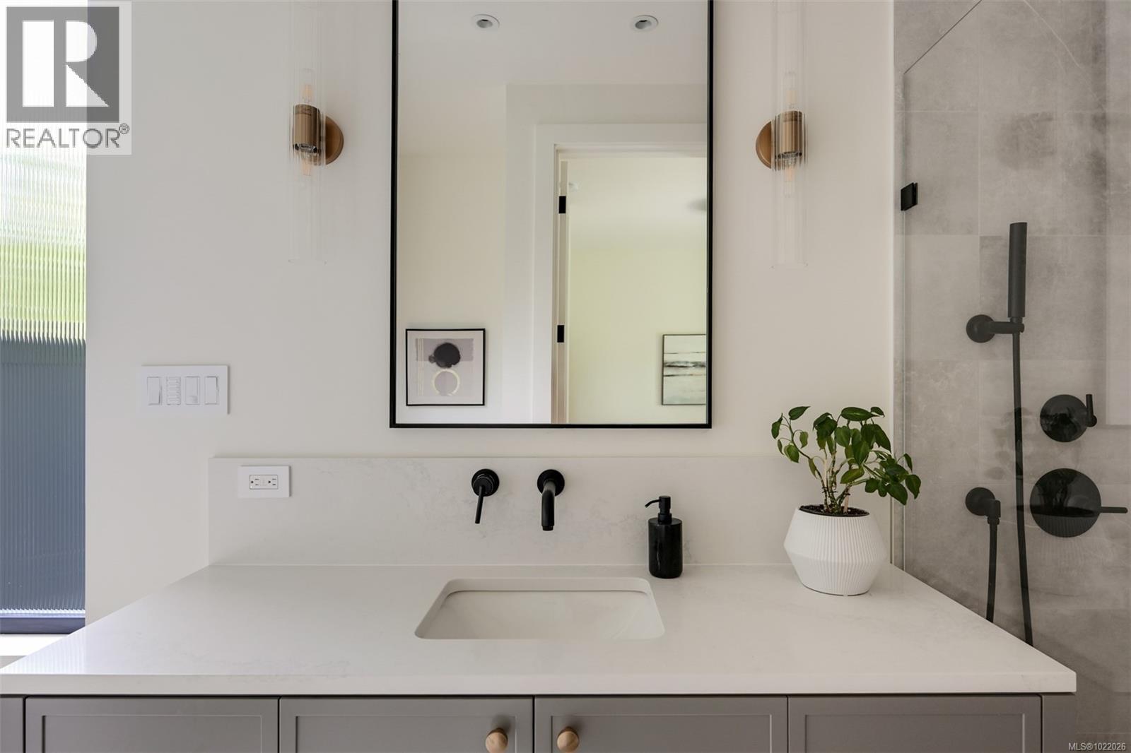  717 Robleda Crescent, Victoria