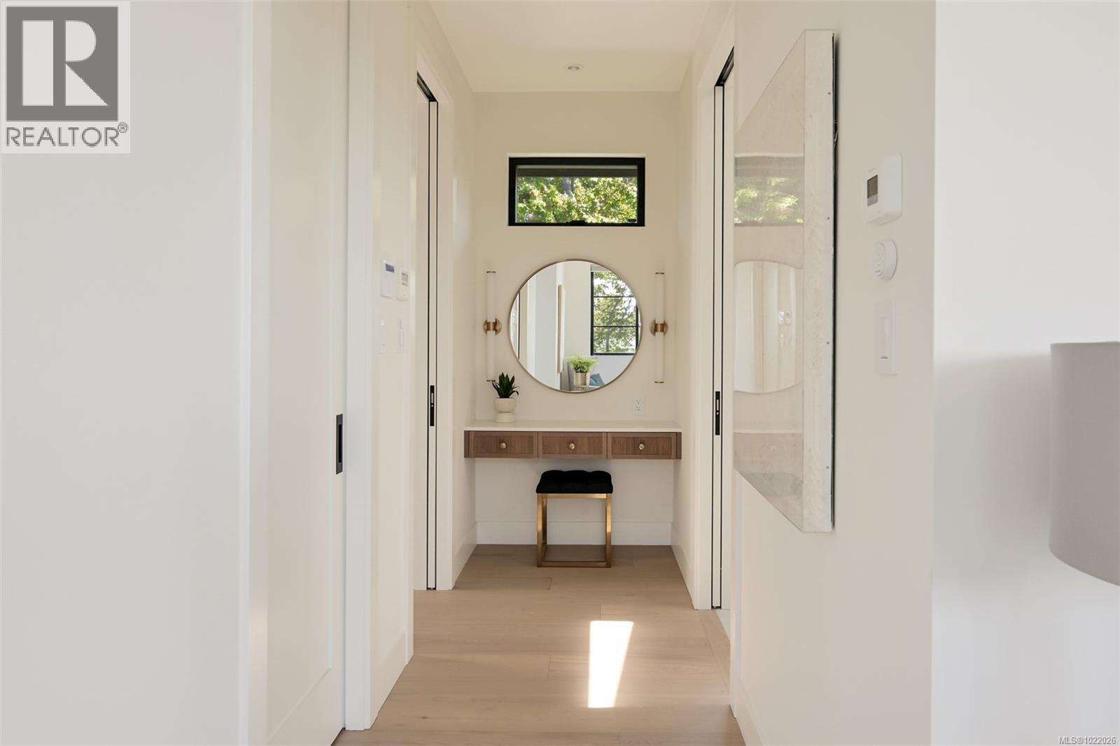  717 Robleda Crescent, Victoria