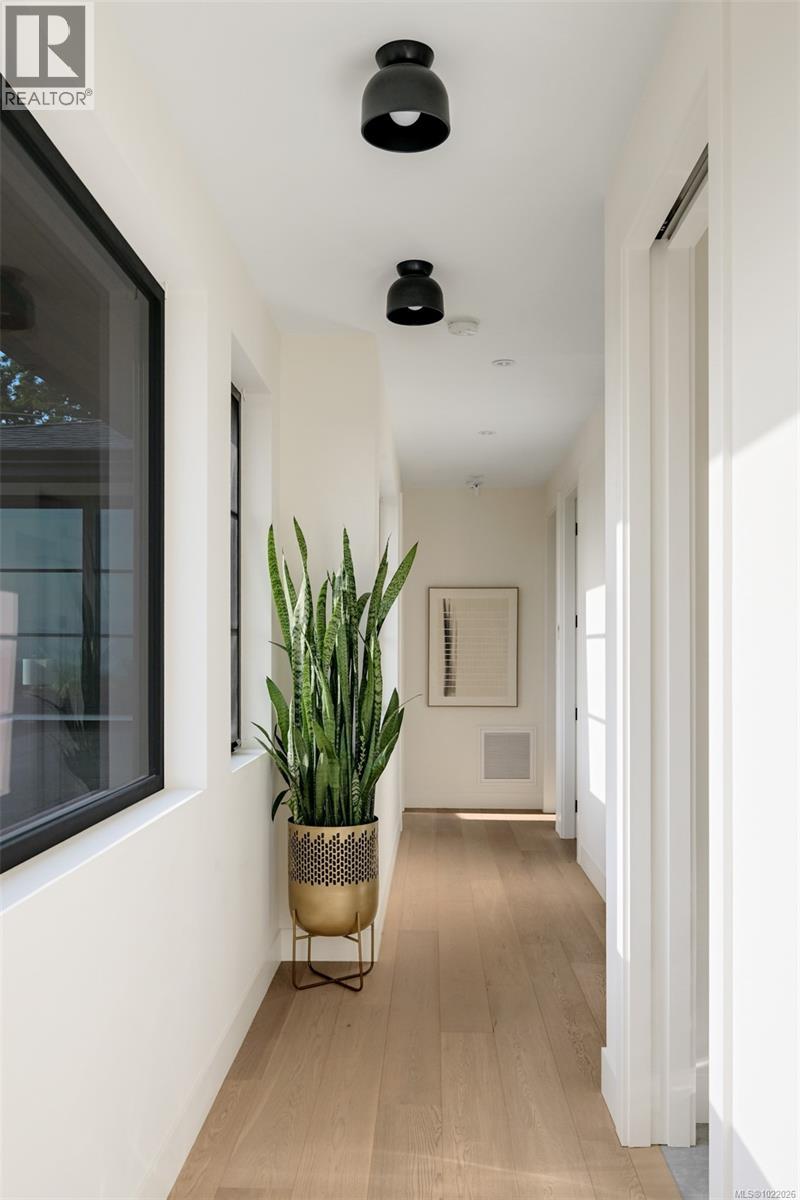  717 Robleda Crescent, Victoria