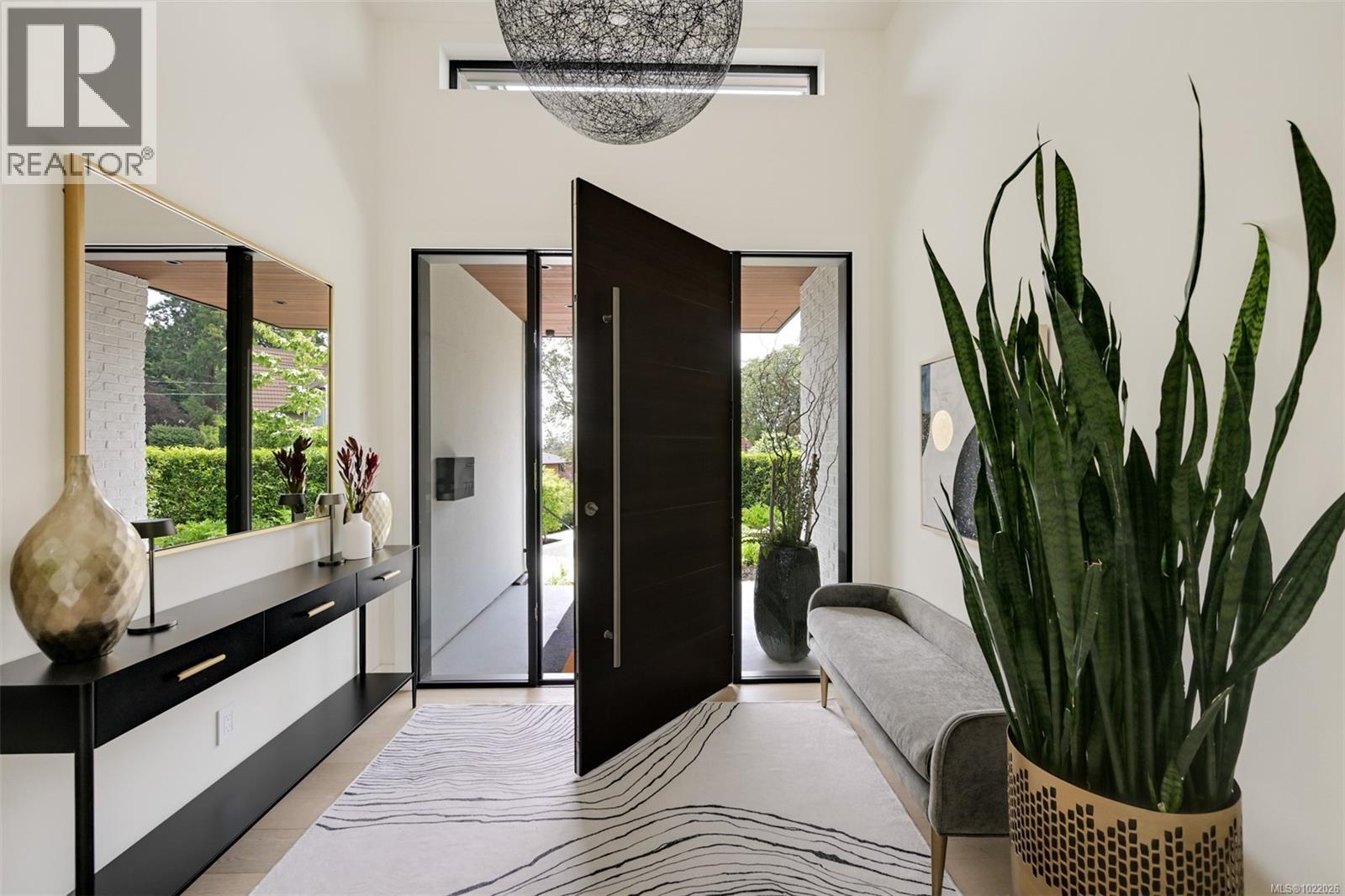  717 Robleda Crescent, Victoria