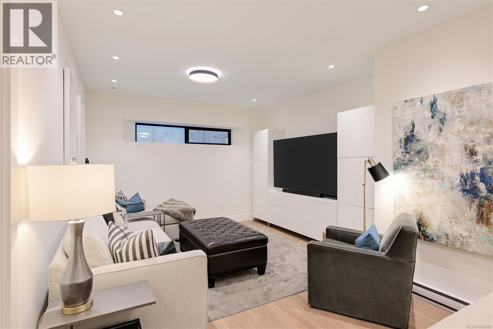  717 Robleda Crescent, Victoria