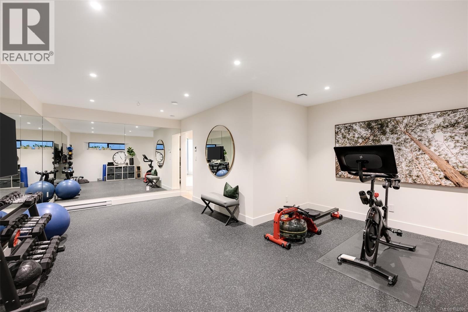  717 Robleda Crescent, Victoria