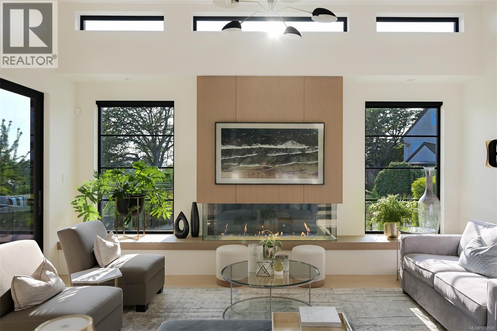  717 Robleda Crescent, Victoria