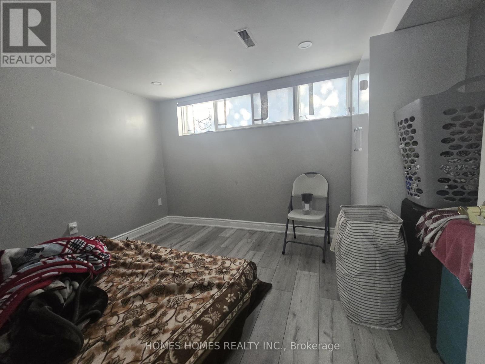 65 ELNATHAN CRESCENT - 35