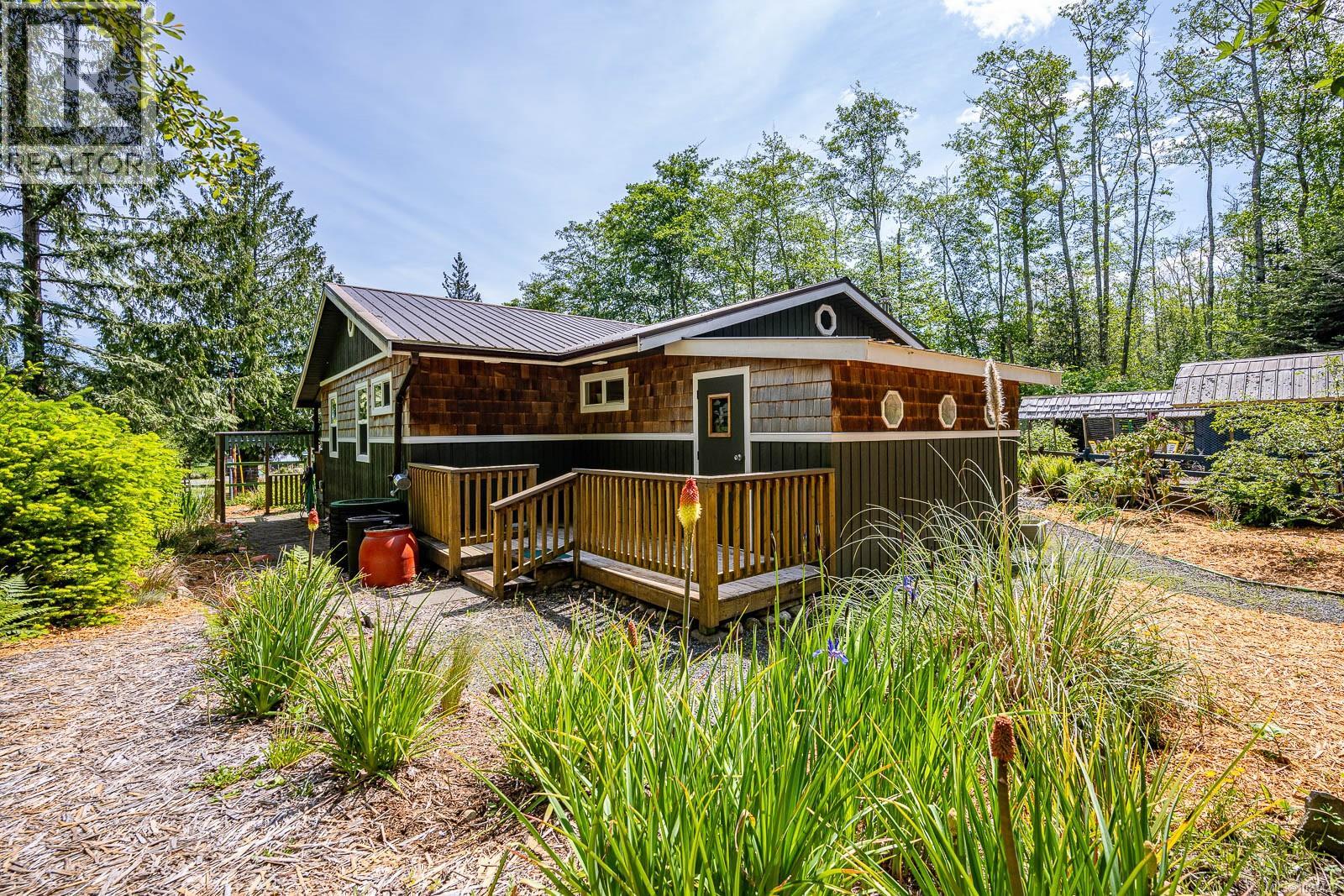 1415 Baikie Rd - 1