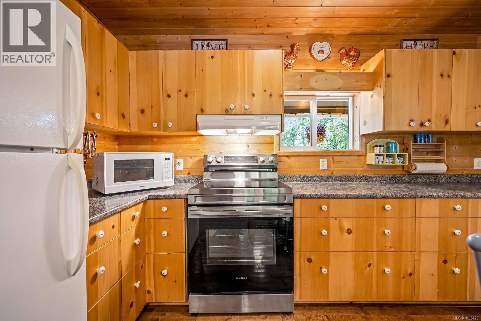 1415 Baikie Rd, Denman Island