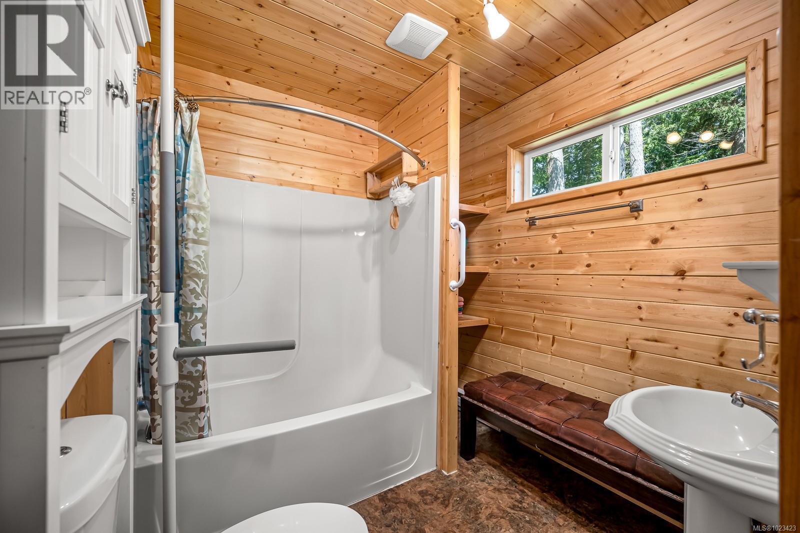 1415 Baikie Rd, Denman Island