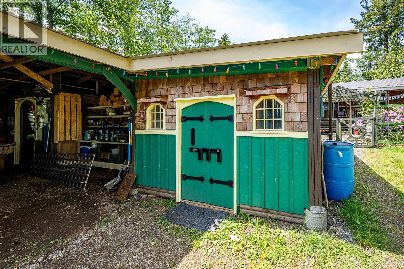 1415 Baikie Rd, Denman Island