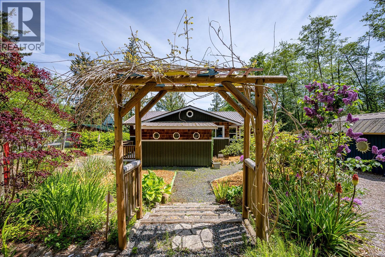 1415 Baikie Rd, Denman Island