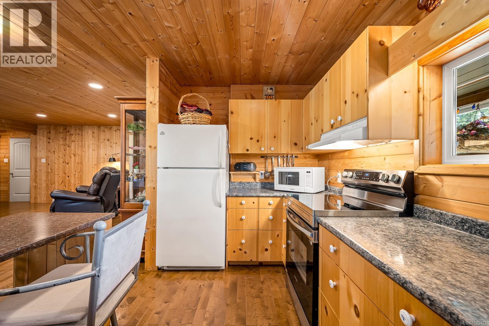 1415 Baikie Rd, Denman Island