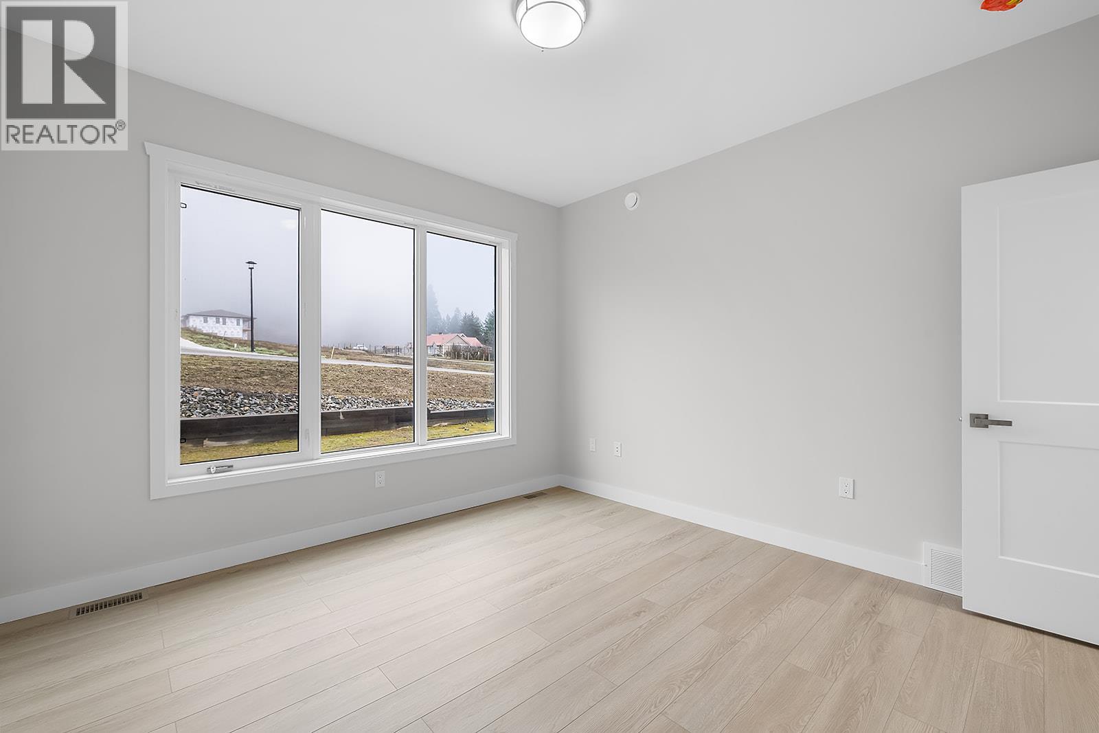 712 Mountain View Crescent, Creston