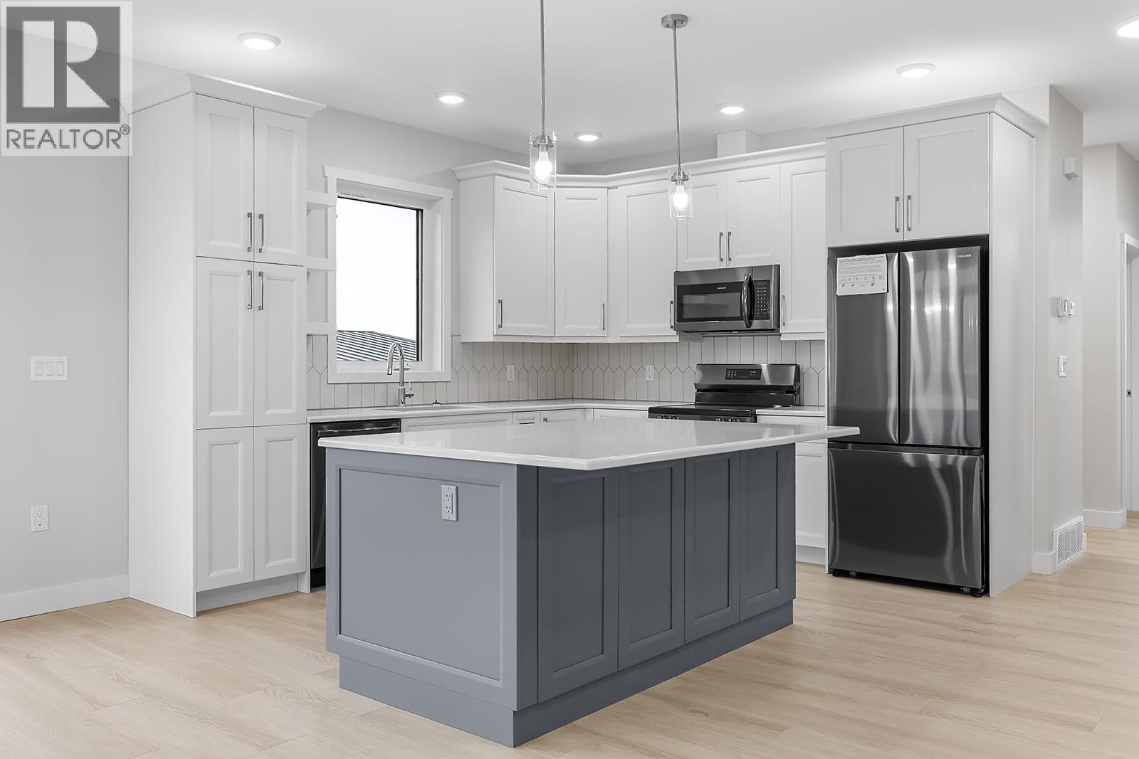 712 Mountain View Crescent, Creston