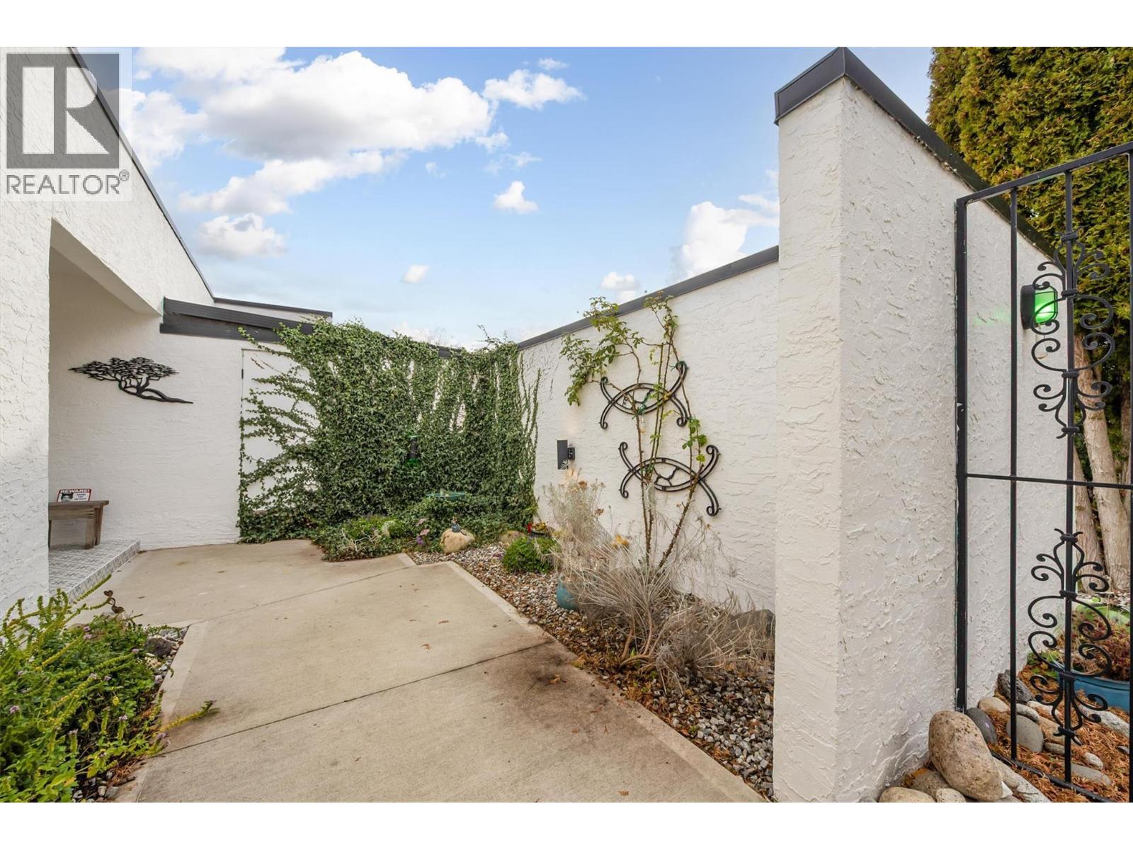  15 Traders Cove Road, Kelowna